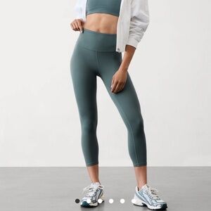 Athleta Elation Ultra High Rise Capri Medium Petite